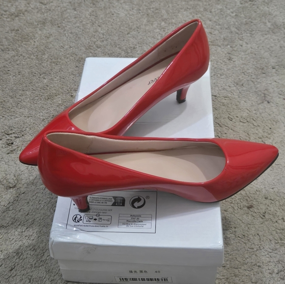 Women Shoes - Picture 3 of 8